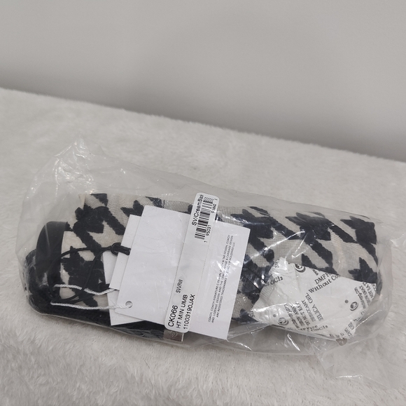 Mini Umbrella In Houndstooth Print - Picture 4 of 5